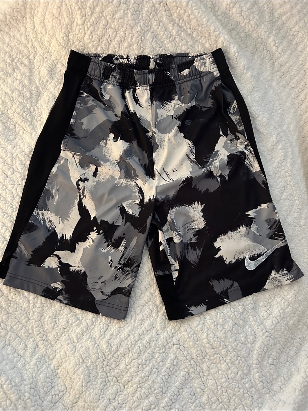 Nike Black & Gray Brushstroke Print Youth XL Athletic Shorts